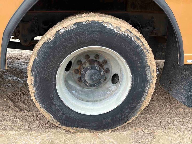 2011-freightliner-m2-image-12