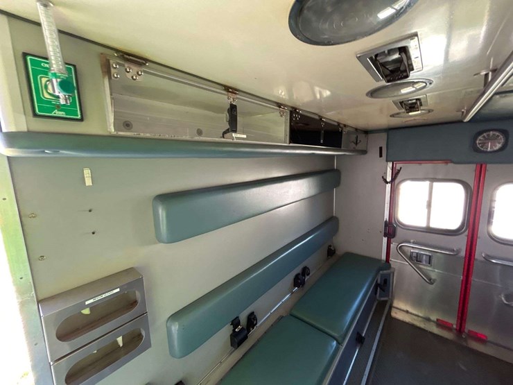 2009-freightliner-m2-106-medtec-ambulance-image-27