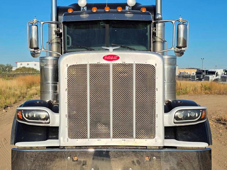 2015-peterbilt-389-image-2