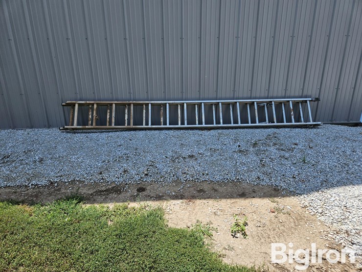 werner-28'-aluminum-extension-ladder-image-2