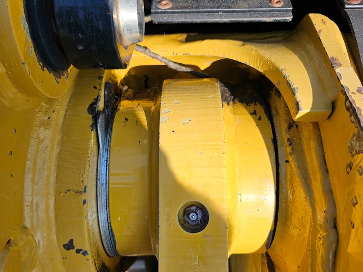2014-caterpillar-953d-image-117