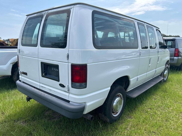 2004-ford-e350-image-3