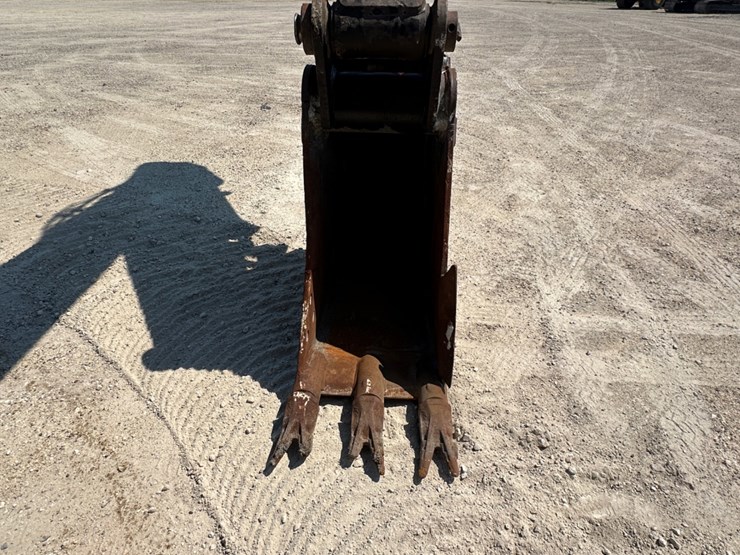 2013-volvo-ec220dl-image-12