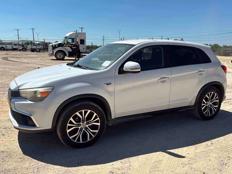2017-mitsubishi-outlander-image-1