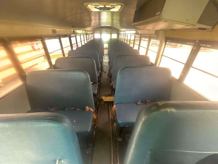 2004-ic-corporation-3000ic-school-bus-image-14
