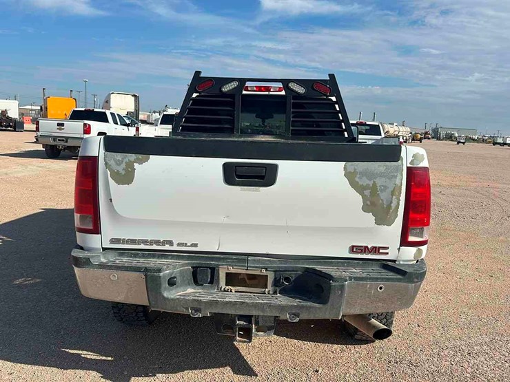 2011-gmc-sierra-2500-image-5