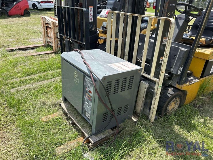 yale-3,500lb-electric-forklift-image-14