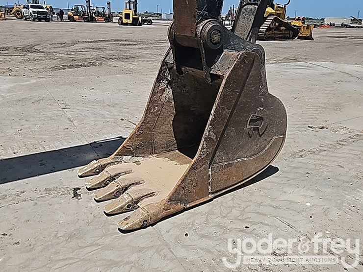 2019-deere-210g-image-21