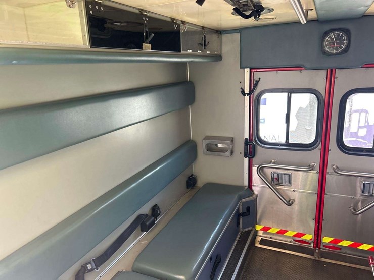 2009-freightliner-m2-106-medtec-ambulance-image-28
