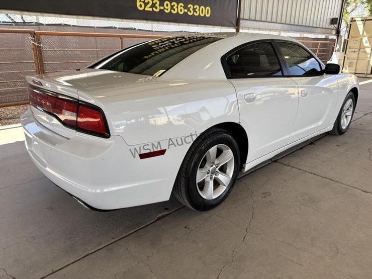 2013-dodge-charger-se-sdn-image-7