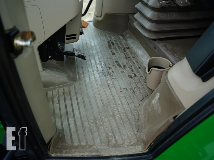 2014-john-deere-6115r-image-31