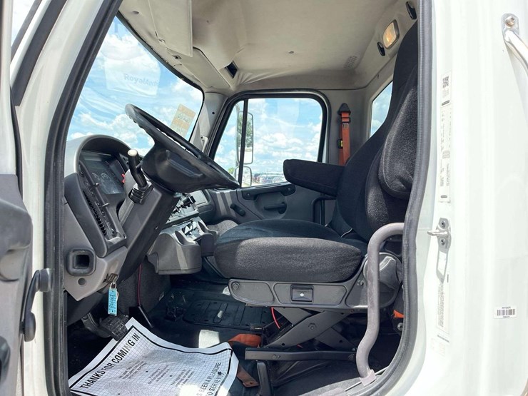 2018-freightliner-m2-106-cab-and-chassis-truck-image-8