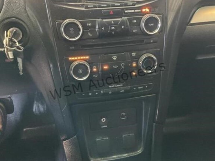 2016-ford-explorer-image-19