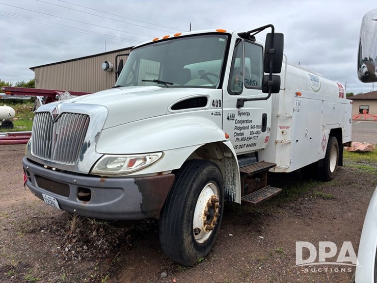 2002-international-durastar-4400-image-11