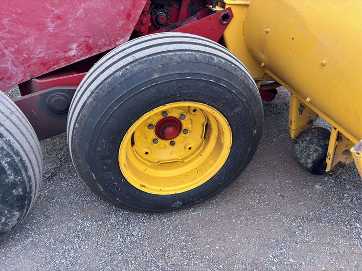 2011-new-holland-fp240-image-10