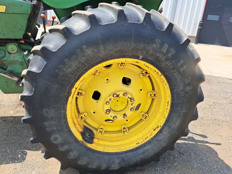 1979-john-deere-2440-image-9