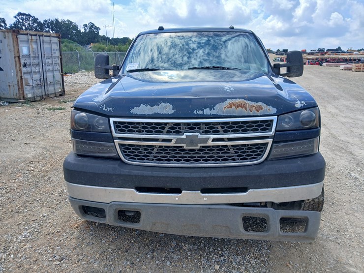 2005-chevrolet-silverado-image-15