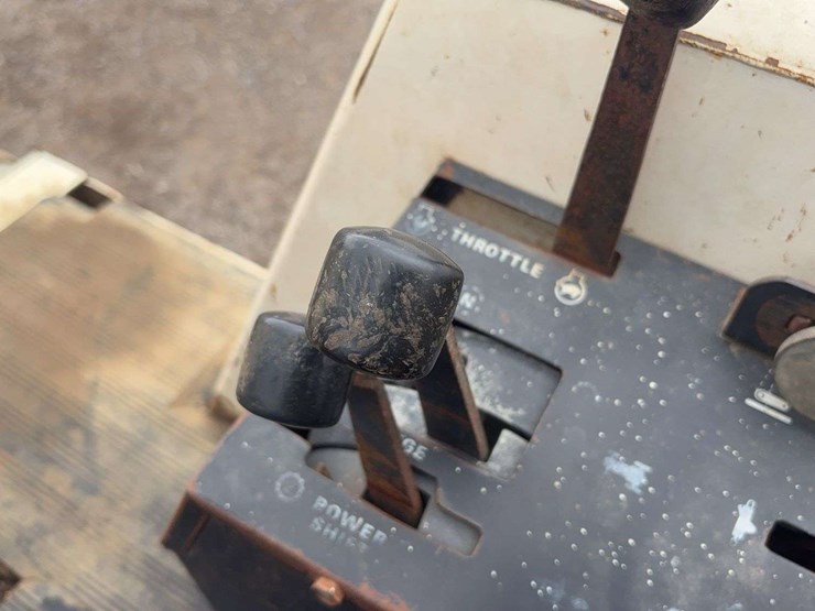 1977-case-970-2wd-tractor-image-33