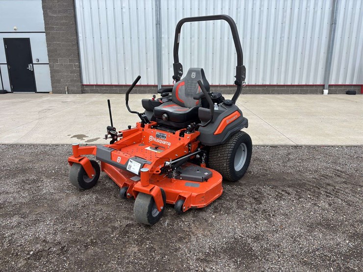2022-husqvarna-zero-turn-mower-image-1
