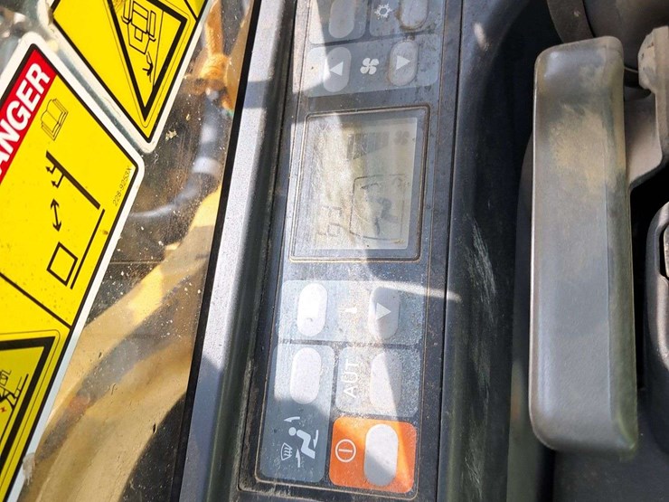 2011-caterpillar-320dl-image-29