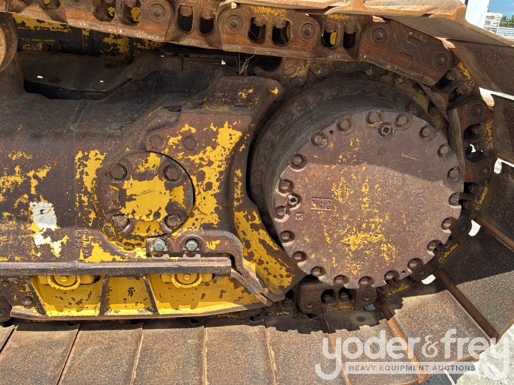 2016-komatsu-d61px-24-image-12