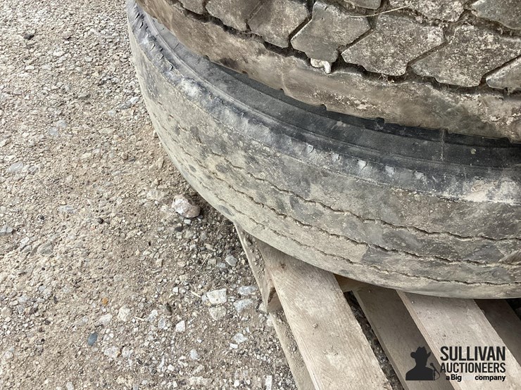 11r22.5-tires-&-rims-image-15