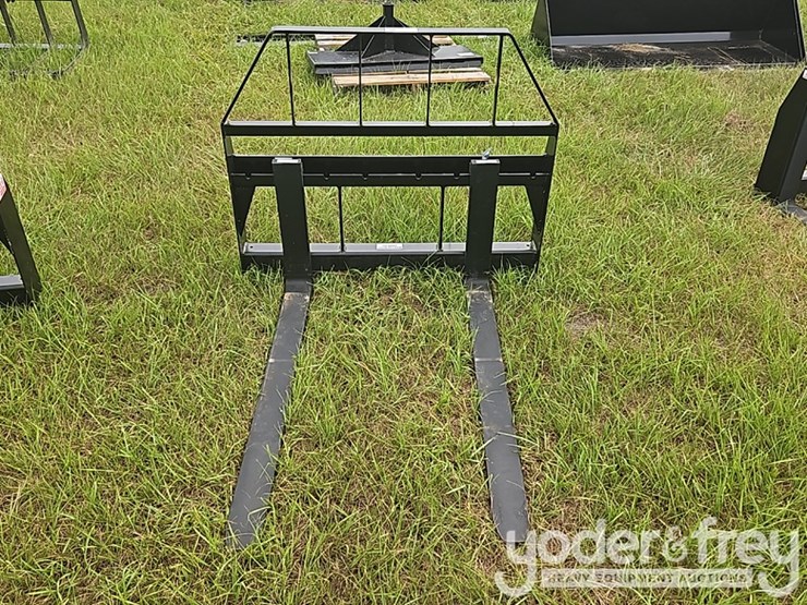 unused-kivel-48"-pallet-forks-to-suit-skidsteer.-3500lb-image-5