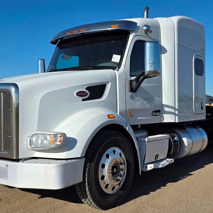 2017 PETERBILT 567