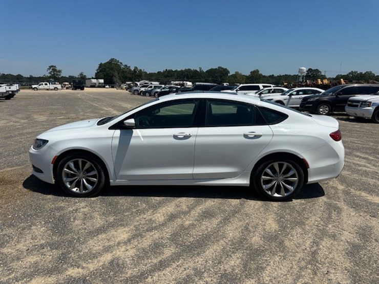 #23052-•-2015-chrysler-200s-image-5