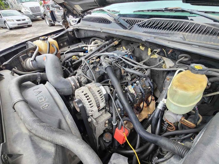 2002-chevy-2500-hd-pickup-truck-image-12