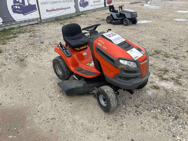 husqvarna-yth18542-42in-riding-mower-image-2