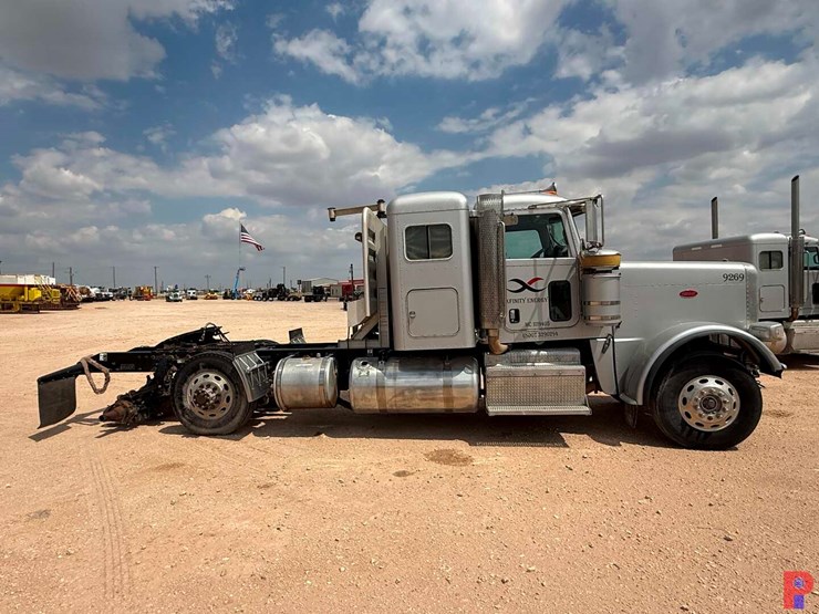 2013-peterbilt-388-image-3