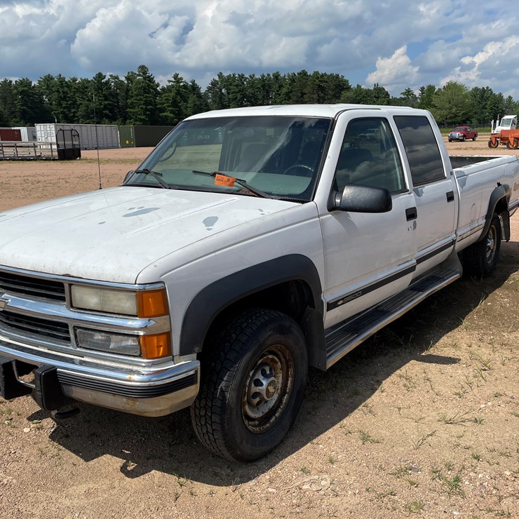 #4734 • 2000 Chevy 3500 Pickup (Has WI Title)