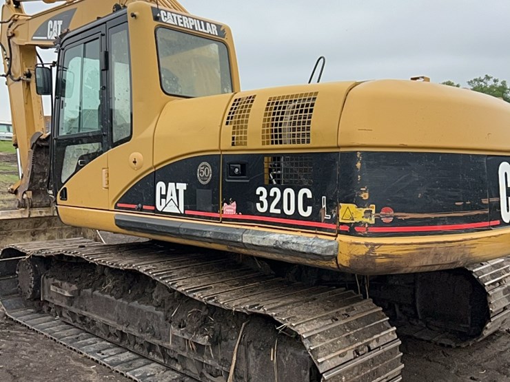 caterpillar-320-image-32
