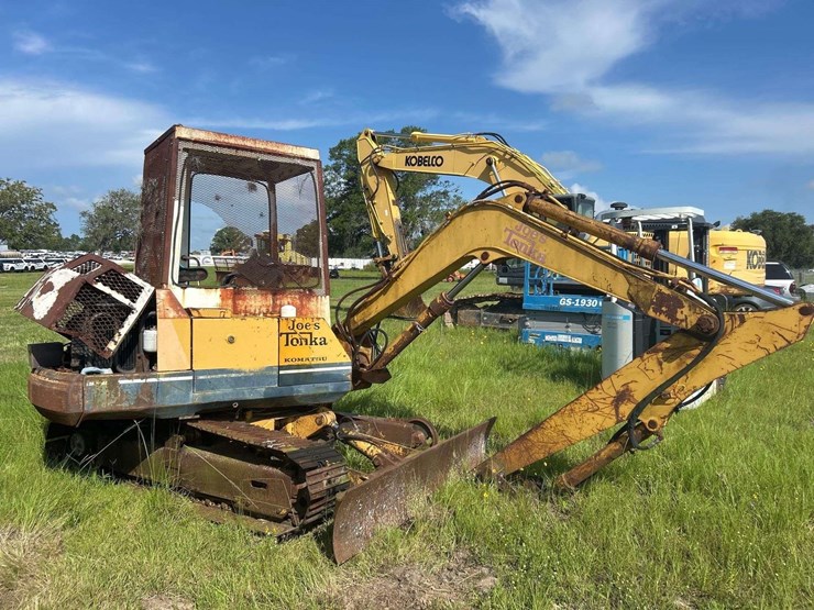 komatsu-midi-excavator-image-2
