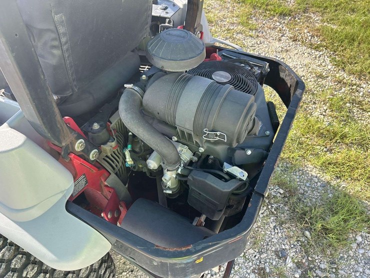 2006-husqvarna-yth2148b-riding-mower-image-7