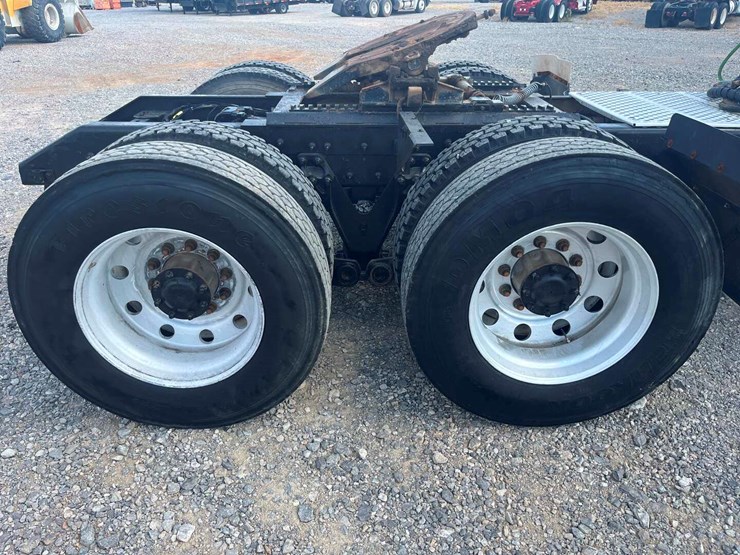 2015-kenworth-t880-image-12