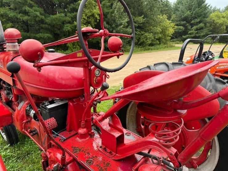 farmall-m-tractor-image-11