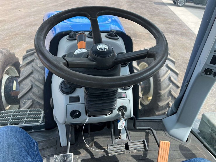 2012-new-holland-t8.300-image-23