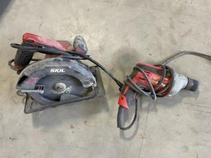 milwaukee-3/8”-drill,-110vt,-works-image-1