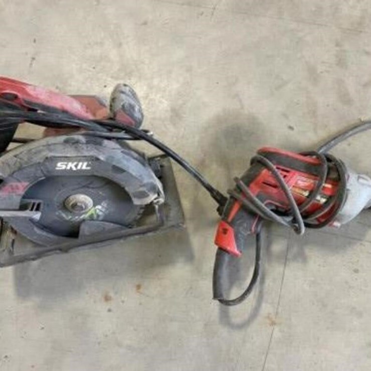 Milwaukee 3/8” drill, 110vt, works