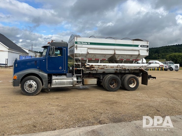 1998-peterbilt-385-image-3