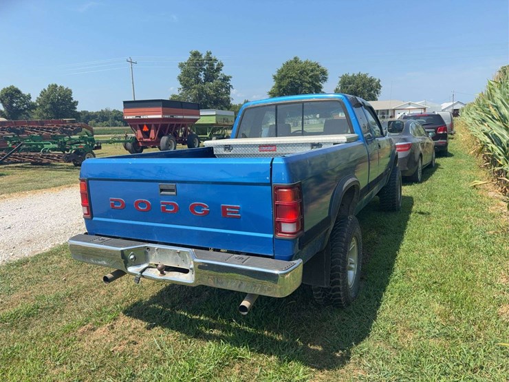 1993-dodge-dakota-image-3