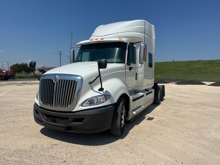 2016-international-prostar-image-1