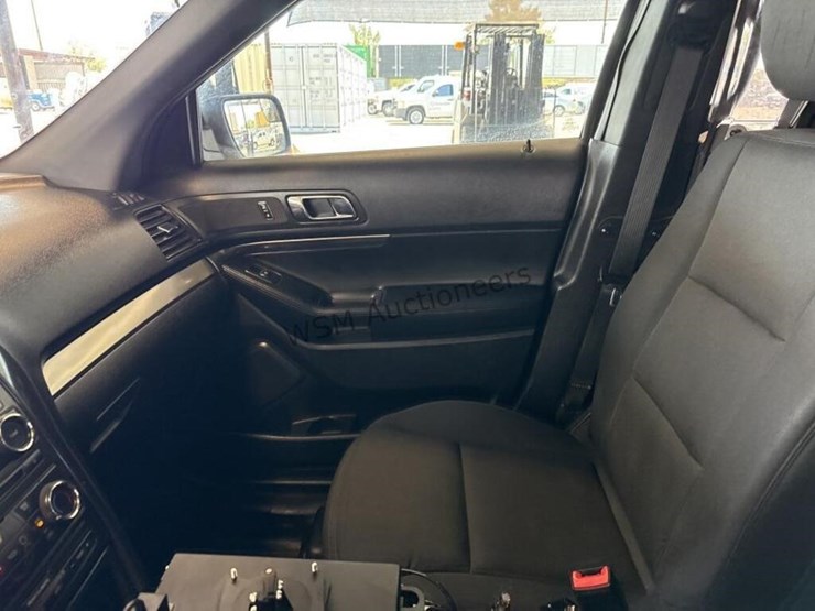 2017-ford-explorer-image-19
