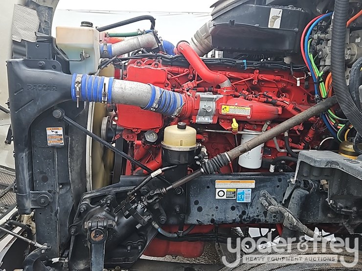 2015-peterbilt-579-image-22