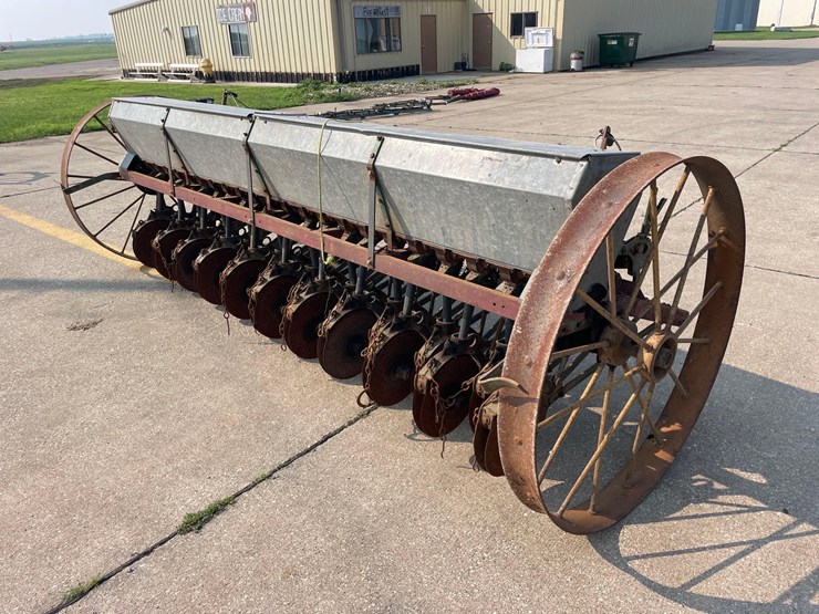 minneapolis-moline-12ft-steel-wheel-grain-drill-image-3