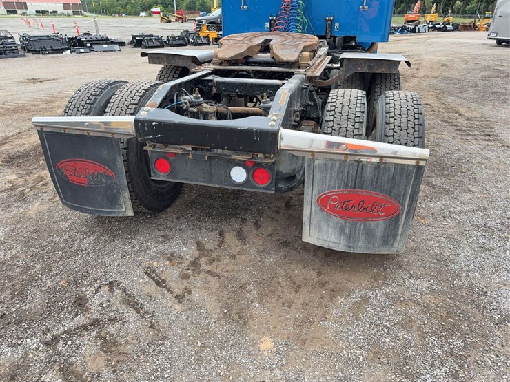 2008-peterbilt-388-image-17