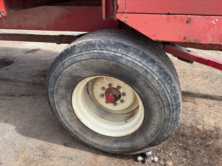 h&s-hd-twin-auger-18'-forage-wagon-image-9