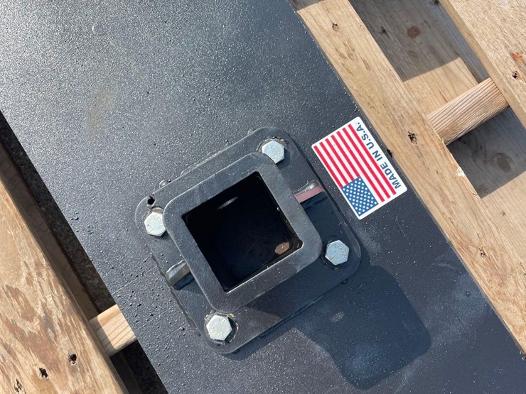 skidloader-receiver-hitch-plate-image-5